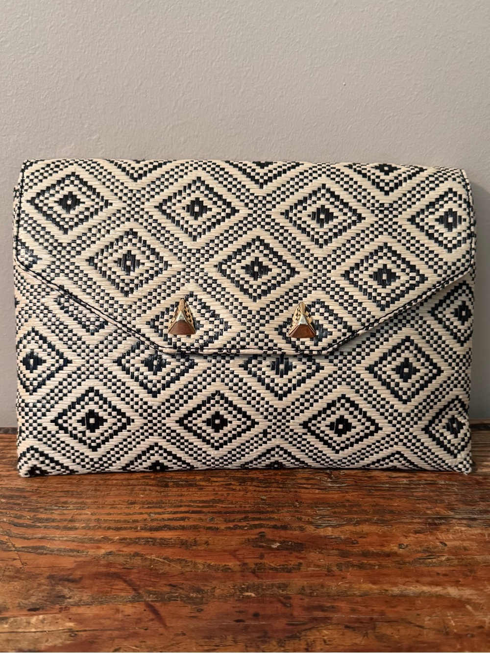 EUC Stella & Dot Black & White Diamond Pattern Envelope Clutch